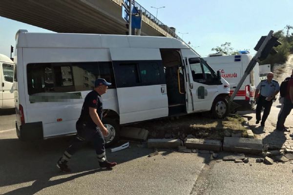 Samsun'da trafik kazası: 13 kişi yaralandı