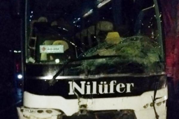 Manisa'da yolcu otobüsü kaza yaptı: 1 ölü, 1 yaralı