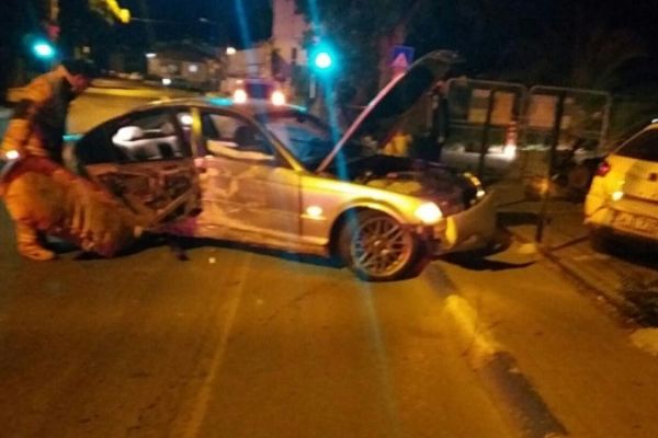 İzmir'de otomobil yayalara çarptı: 1 ölü, 4 yaralı