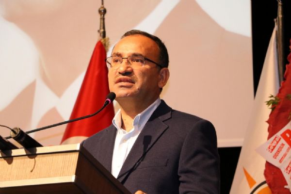Bekir Bozdağ: Türkiye 10 civarı terör örgütüyle tek başına mücadele ediyor