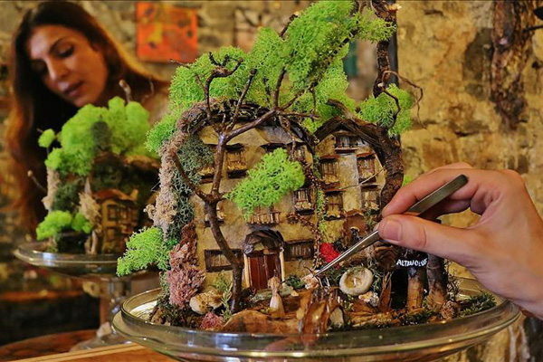 Doğal malzemelerle sanat icra ediyor