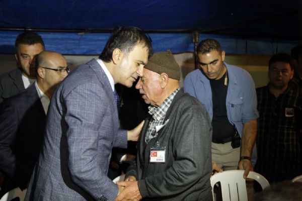 Bakan Ömer Çelik'ten şehit askerin ailesine taziye ziyareti