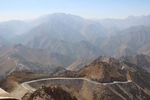 Sınır güvenliği için dağlar patlatılıyor