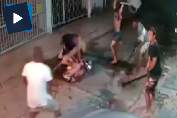 Gaspçıya acımadılar, sopalarla dövdüler