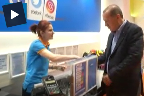 Kasiyer, Cumhurbaşkanı'ndan para almak istemeyince...