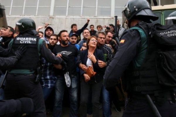 İspanya'da sert müdahaleler başladı; 38 kişi yaralandı