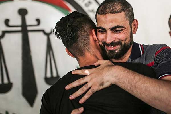 Fetih mensubu 5 tutuklu serbest