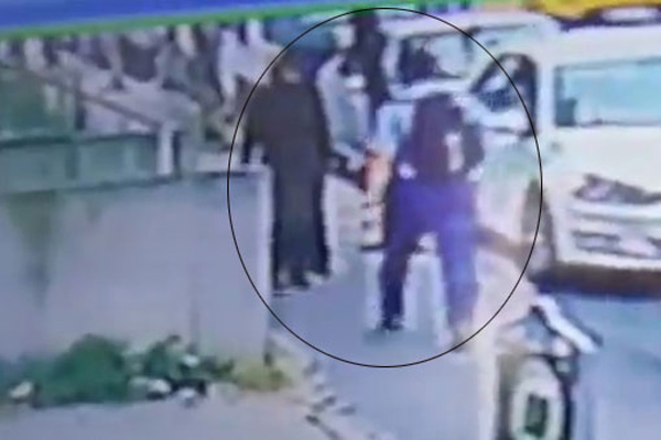 Sokakta kadını yumruklayan saldırgan yakalandı