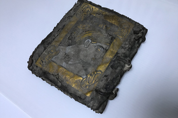 Milyon dolarlık İncil'i yurtışına kaçıracaktı