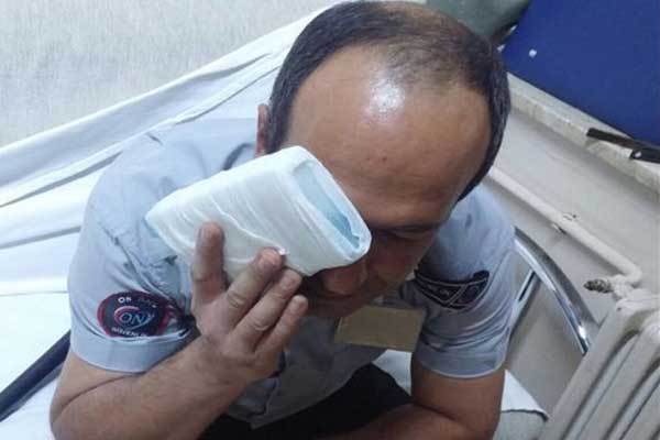 İzmir'de hasta yakınları güvenlik görevlilerine saldırdı