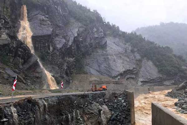 Rize'de 20'ye yakın ev boşaltıldı