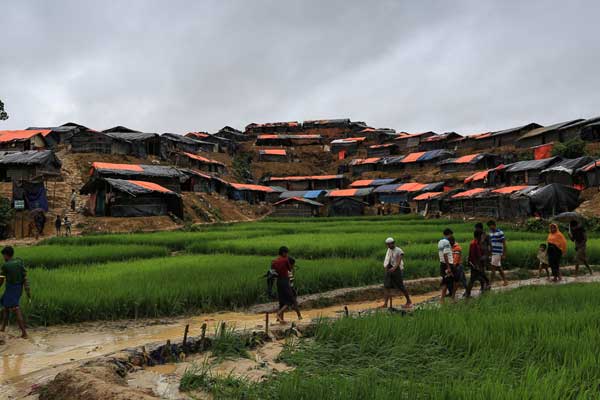 Bangladeş Arakanlı Müslümanları geri gönderecek