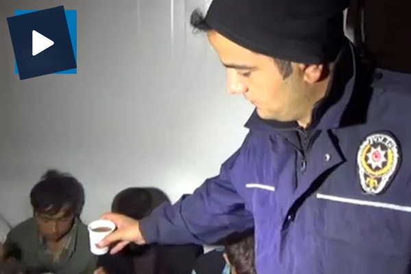 Türk polisinden duygulandıran hareket!