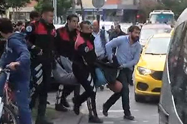 İstanbul'da bıçaklı şahıs paniği