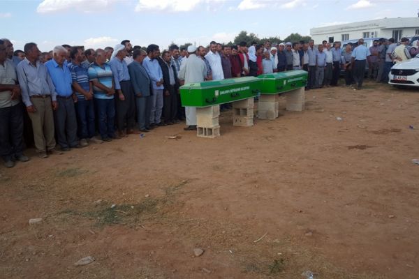 Ağlatan veda: Yan yana defnedildiler