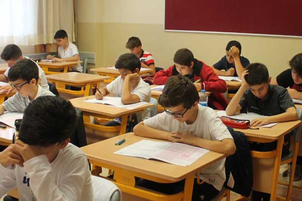 İzmir'de ailelerin TEOG göçü başladı