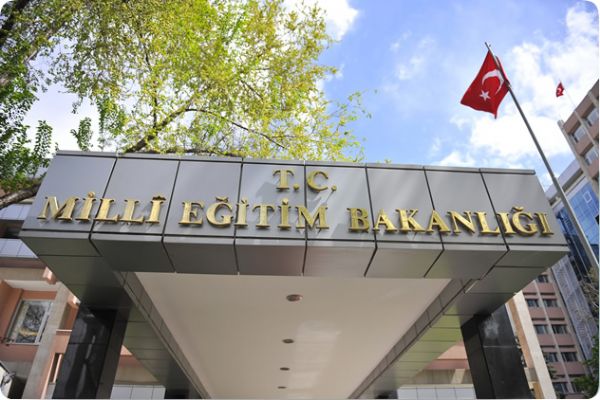 İki bakanlıkta FETÖ operasyonu