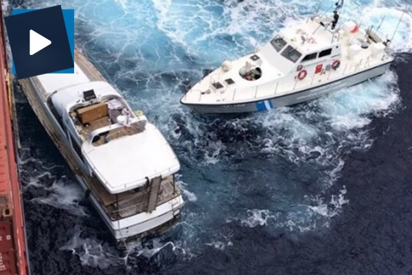 Türk gemisi Sicilya açıklarında 77 göçmeni kurtardı