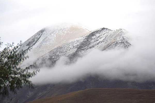 Mevsimin ilk karı Köse Dağı'na yağdı