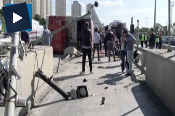 İstanbul Bahçeşehir’de otobüs devrildi!