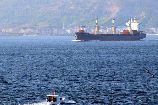 Çanakkale Boğazı'ndan bir yılda 44 bin gemi geçti