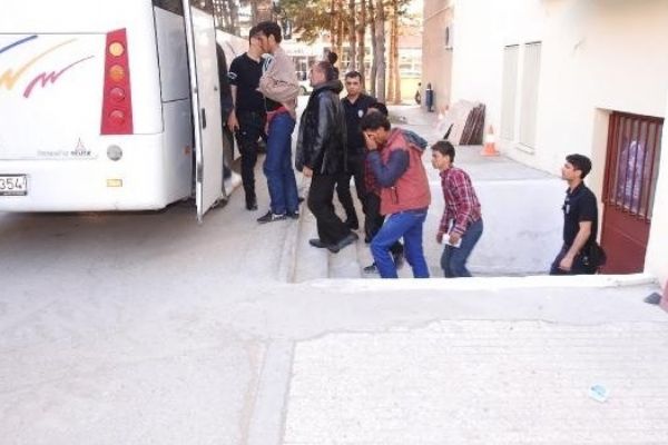 İstanbul'da göçmen kaçakçılığına yönelik operasyon:11 gözaltı