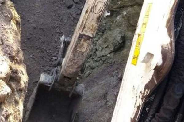 Balıkesir'de toprak altında kalan işçi öldü