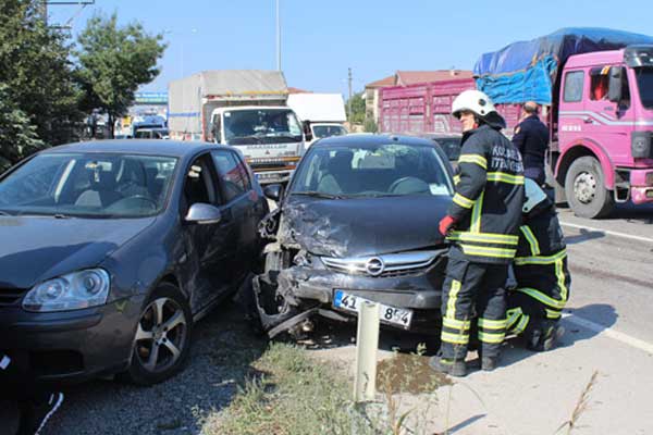 Kocaeli'nde zincirleme kaza