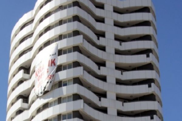 Adana'da 14 yaşındaki kız çocuğunun rezidansta şok ölümü