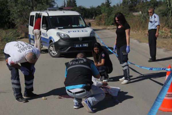 Adana'da sokak ortasında keserle öldürülmüş