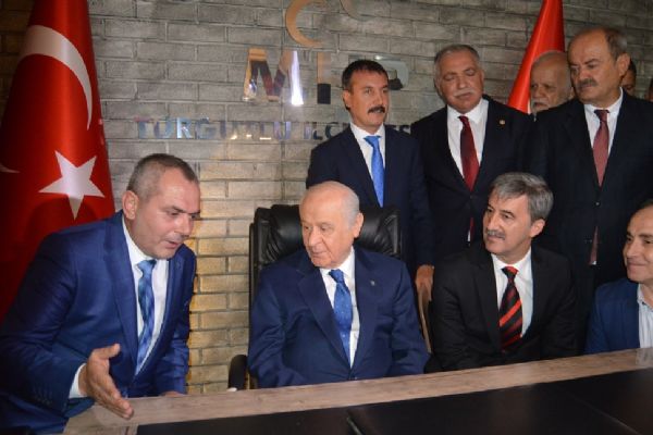Bahçeli'den Turgutlu teşkilatına ziyaret
