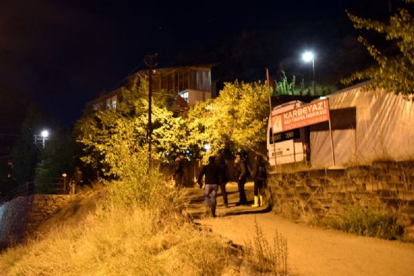 Gümüşhane'de cinnet getiren baba 3 oğlunu vurdu