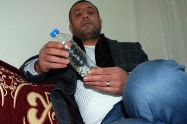 Oğluna attığı 'pet şişe' silah sayıldı