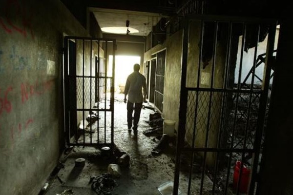 Esed rejimi, Temmuzda 33 tutukluyu işkenceyle öldürdü