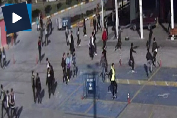 Lise öğrencilerinin bıçaklı kavgası kamerada