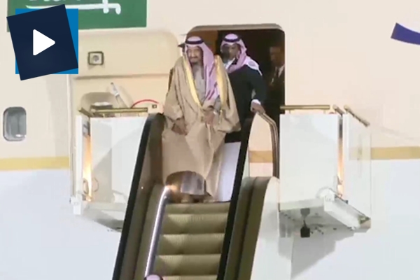 Kral Moskova'da 'merdivene' takıldı