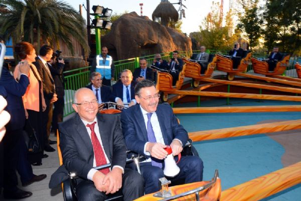 Melih Gökçek 13 üniversite rektörüyle bir araya geldi