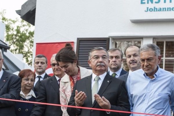 Bakan İsmet Yılmaz Yunus Emre Enstitüsü açılışında