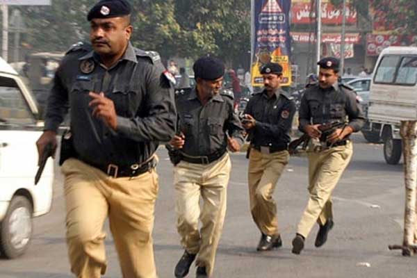 Pakistan'da türbeye bombalı saldırı