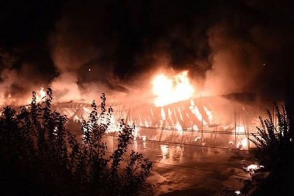 Mersin’de sebze halinde yangın!