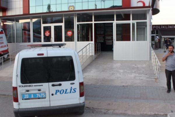 Denizli'de eski erkek arkadaşını bıçaklayıp, ikinci kattan atladı