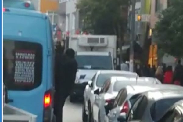 Kağıthane'de tıka basa minibüste tehlikeli yolculuk