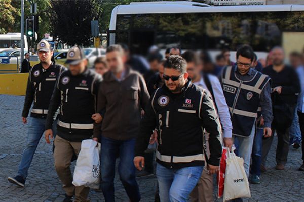 FETÖ'nün 'hususi'lerine 19 ilde operasyon: 23 kişi gözaltına alındı