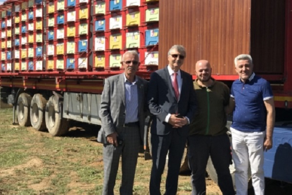 Dünya bal üreticilerinden mobil bal tırına ziyaret!