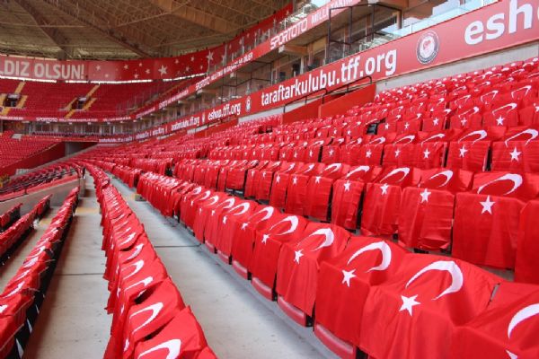 Eskişehir yeni Stadyumu Türk bayraklarıyla donatıldı