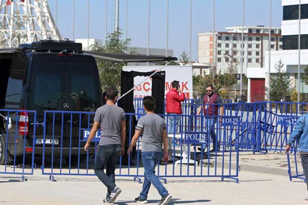 AK Parti'nin Afyonkarahisar'daki kampı için yoğun güvenlik önlemi