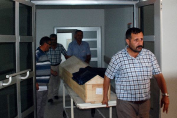 Afyonkarahisar'da salıncak ipi boynuna dolanan çocuk öldü