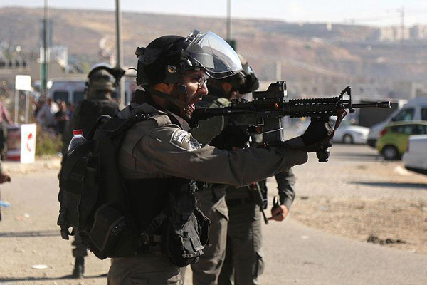 İsrail askerleri Gazze'de Filistinlileri yaraladı