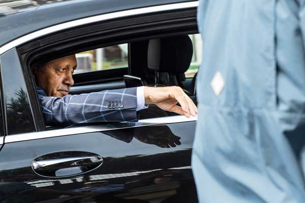 Erdoğan milli maçı makam aracında izledi