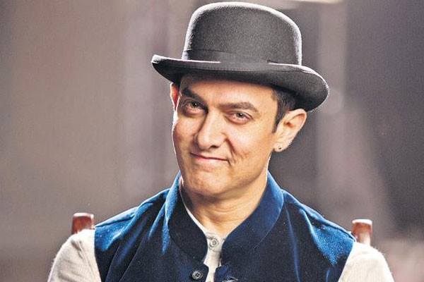Aamir Khan İstanbul'da Hintlilerle bir araya geldi